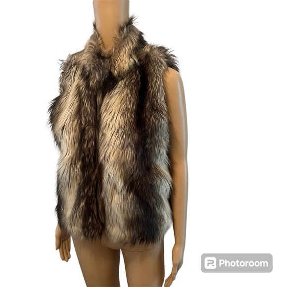 Ci Sono Jackets & Blazers - Women’s Faux Fox Fur Vest